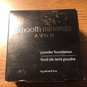 BNIB Avon Smooth Minerals Powder Foundation